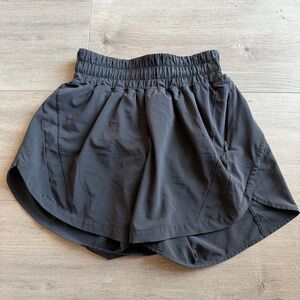 Lululemon Track That Short *5" - Black - size 2
